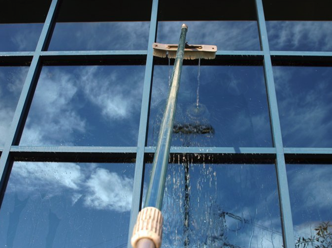 Streak-free window cleaning in Orange County - Solar Sparkle