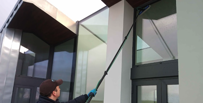Crystal clear window cleaning results in Orange County by Solar Sparkle 